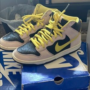 Nike SB dunks (Miss Piggy)